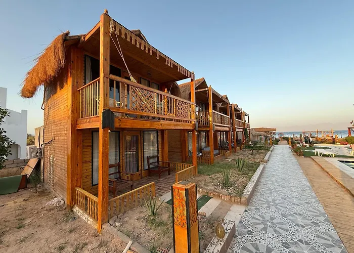 Green Beach Camp & Hotel