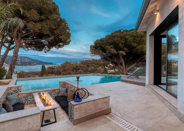 Villa Climatisee Au Lavandou Avec Vue Mer Avec Piscine Chauffee