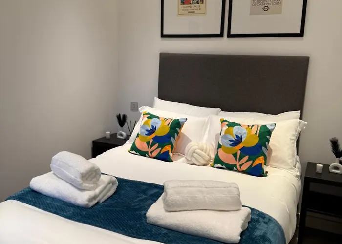 Cozy Luxury Apartment In The Heart Of Slough -The Bethel Suite