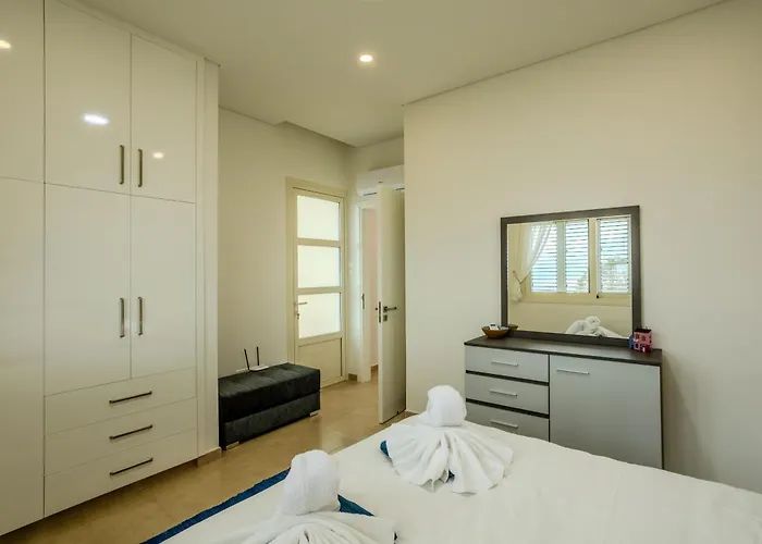 H&O Miki'S Seaview House