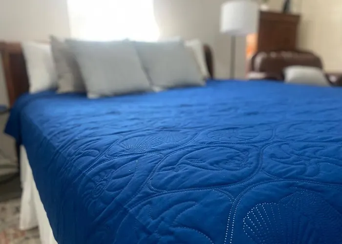 Bonvoyage-Sleep&Sail Overnight Stays-Sleeps 6-8