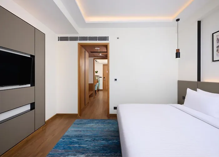 Iris Sarovar Portico