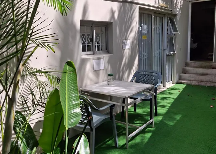 Close To The Sea - Ground Floor En-Suite Room With Kitchenette & Own Entrance