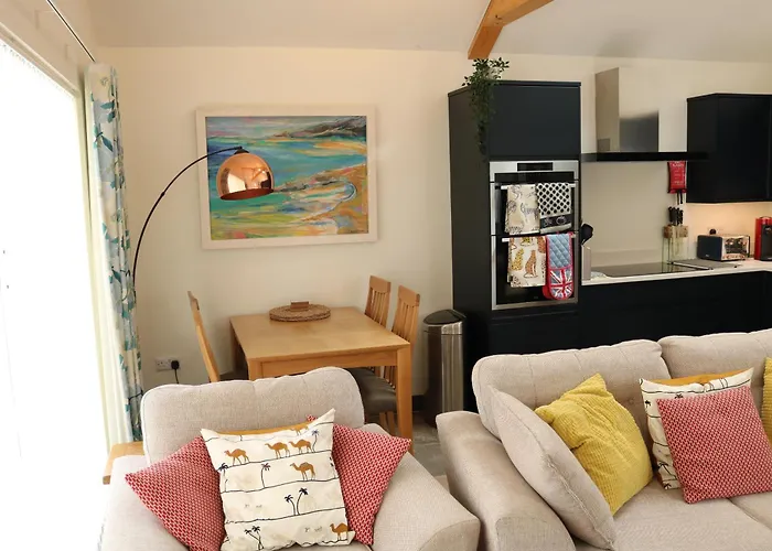 Luxury 2 Bedroom Property In Quiet Location Close To Sw Coastal Path