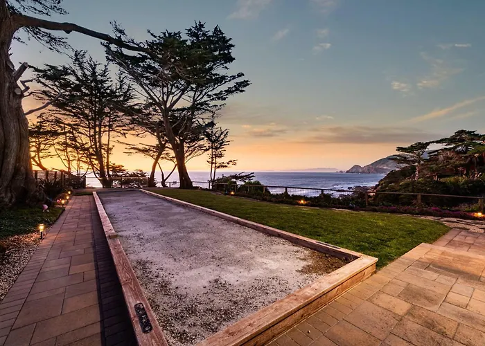 Private Blufftop Retreat With Ocean Views & Hot Tub