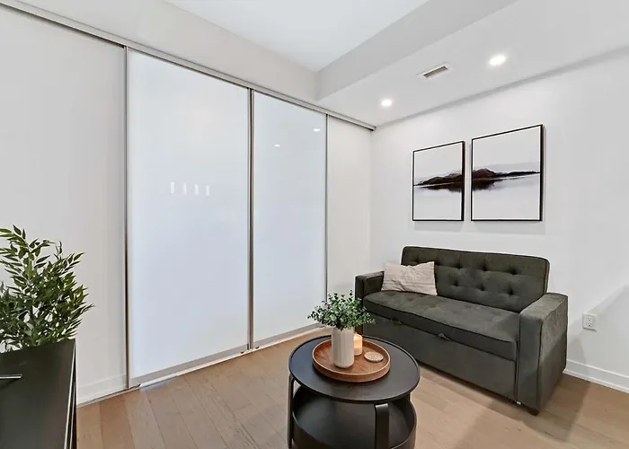 High-End Condo With Gym And Walking Distance To Parliament
