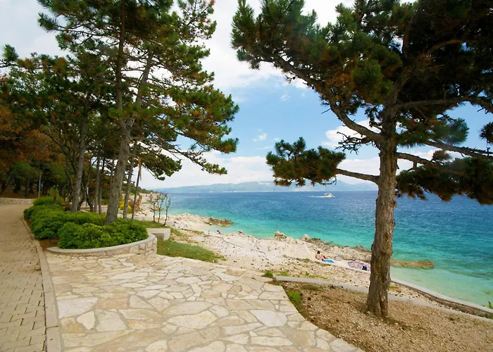 Villa Delore, A Romantic Villa With Pool, Close To The Sea
