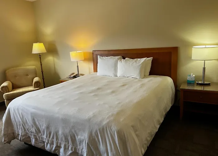 Athabasca Valley Inn & Suites