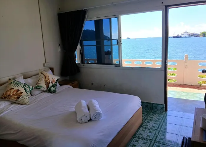Water'S Edge Resort ,