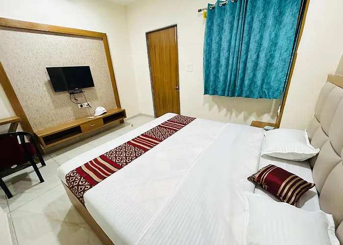 Hotel The Aadimata & Banquets