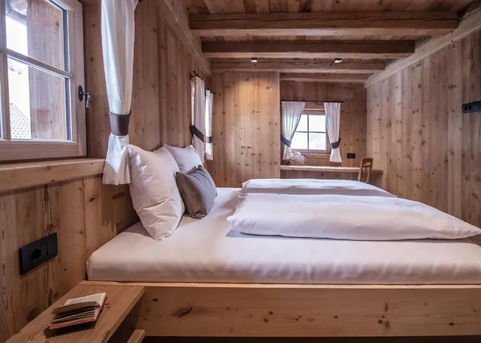 Ciasa Somuer - Historic Boutique Apartments