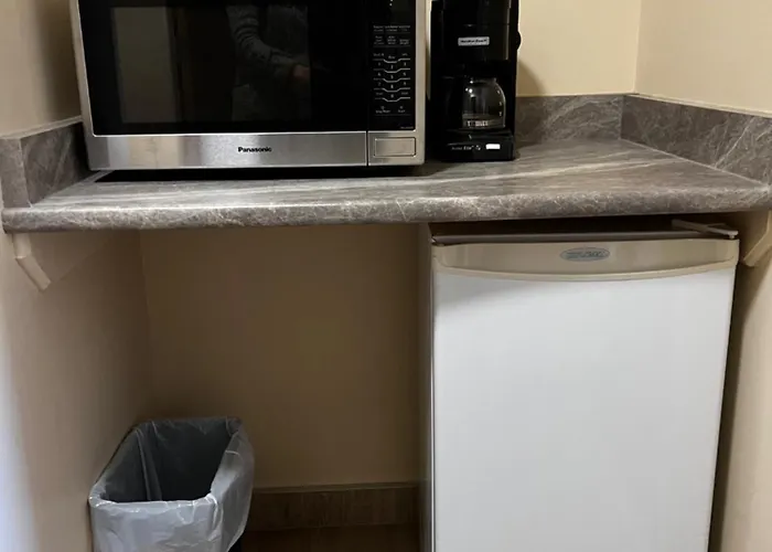 Athabasca Valley Inn & Suites