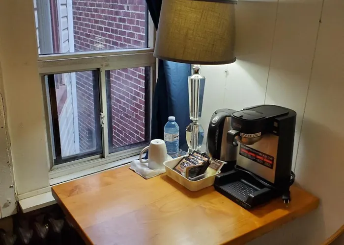 Toronto Little Italy Guest House