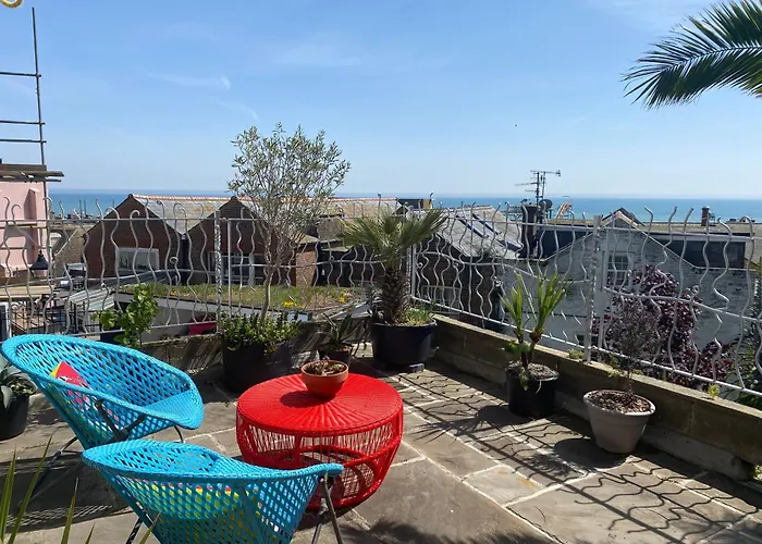 The Retro Retreat With Free Parking