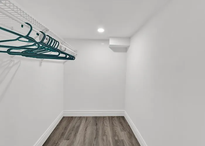 Cozy Ancaster Hamilton Apartment
