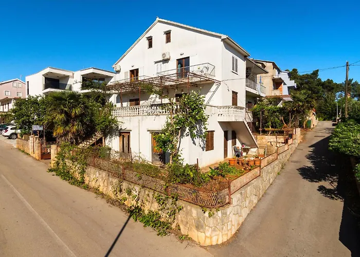 1 Bedroom Beautiful Apartment In Vrboska