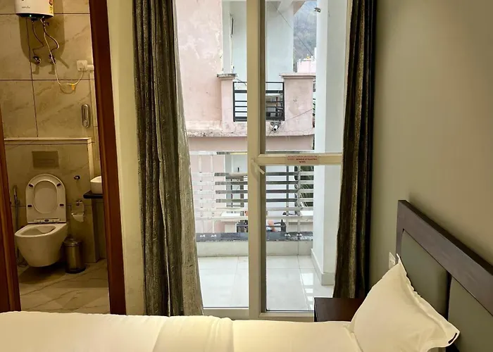 Back Stayz Laxman Jhula Apartments