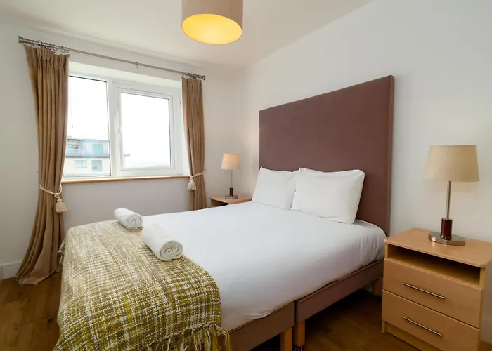 Geata Na Cathrach - Galway Lakeside Apartments