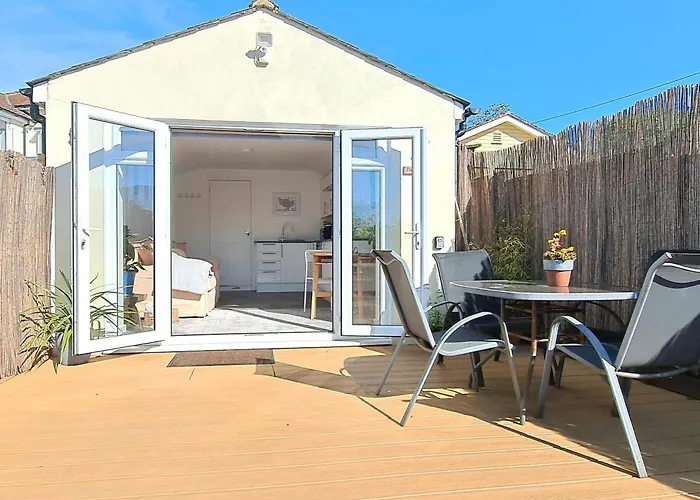 The Snug - For Eurotunnel, Le Shuttle, North Downs Way & Golf