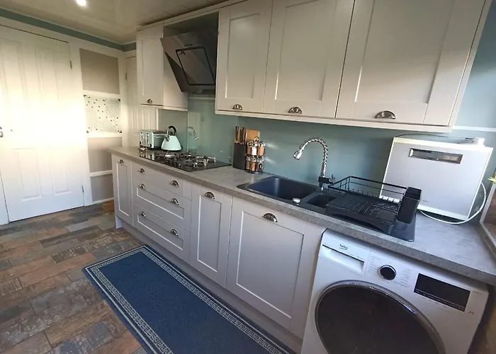 Double Room In Riverside Apartment - B