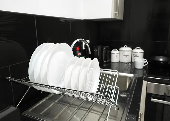 Large One Bedroom Apartments Southsea Sleeps 3 - Free Parking