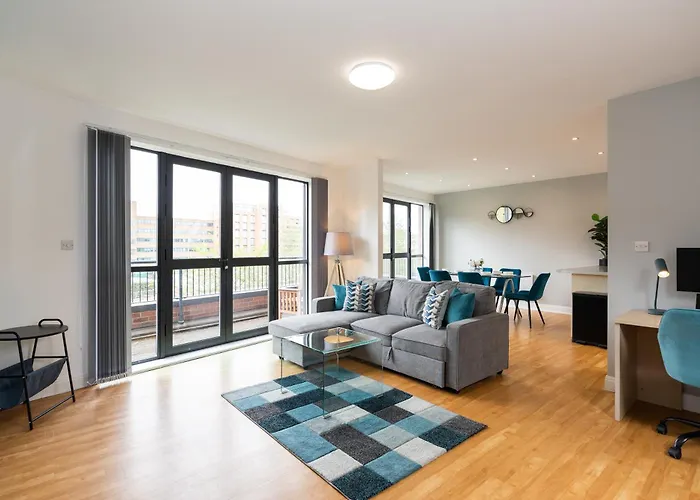 Cotels - The Millhouse: Modern Apartments with Ultrafast Wi-Fi & Work Desks