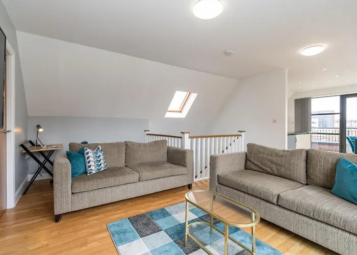 Cotels - The Millhouse: Modern Apartments with Ultrafast Wi-Fi & Work Desks