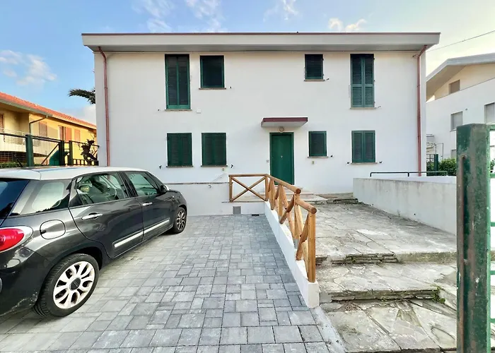 Rosanna, Terrazza Vista Mare, 2 Camere, Clima E 2 Posti Auto A Soli 50 M Dal Mare! By Alfareal