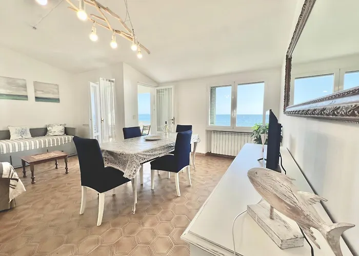 Rosanna, Terrazza Vista Mare, 2 Camere, Clima E 2 Posti Auto A Soli 50 M Dal Mare! By Alfareal