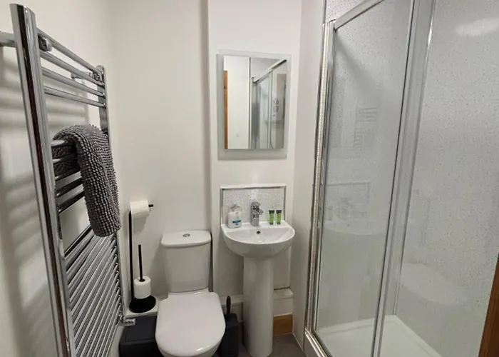 Apt 5A Central By River 1 Bed Apartment