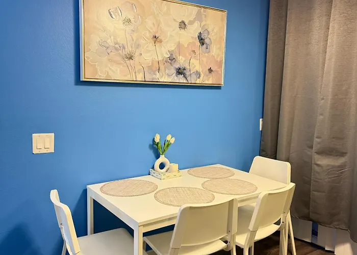 Hollywood Blvd Studio Free Designated Parking & Wifi