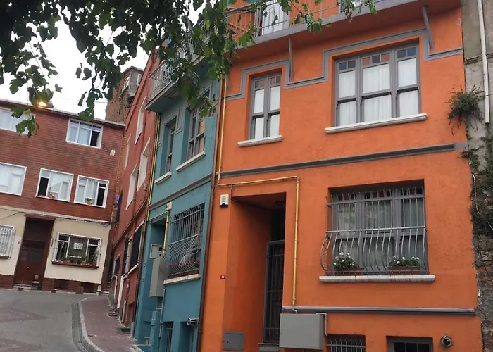 Enjoy Golden Horn Views From Tangerine House