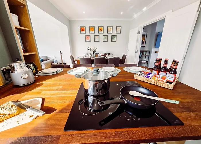 Luxury Sea View Retreat With Hot Tub Sleeps 8