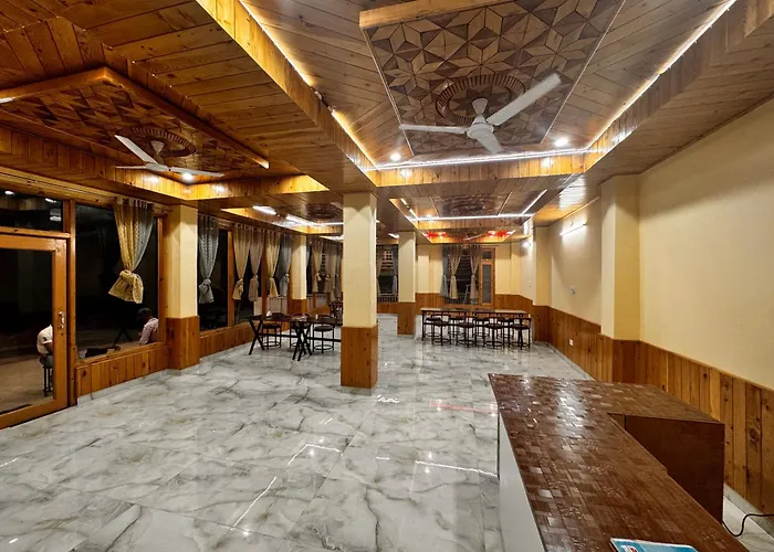 Sharma Hotel Chail Inn