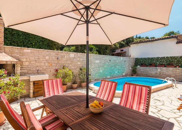 Two-Bedroom Holiday Home In Banjole