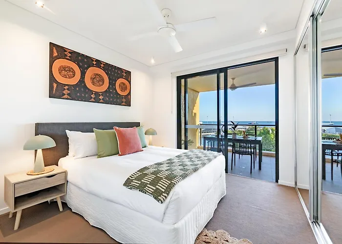 Marina Outlook - Scenic Waterfront Living With Pool