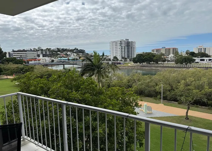 City Stadium Apartment On The Riverfront 38