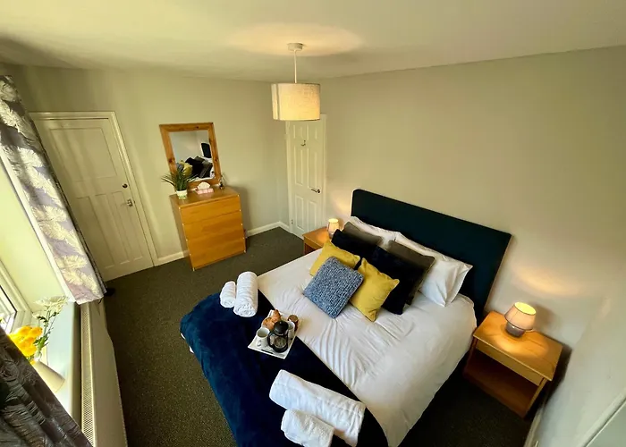 House Nr Bailgate Area And Cathedral Off Road Parking And Garden