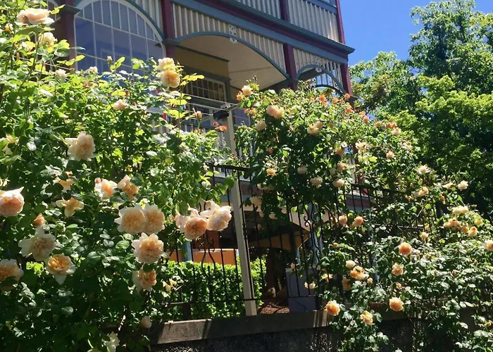 Elsmere Heritage Gardens & Accom