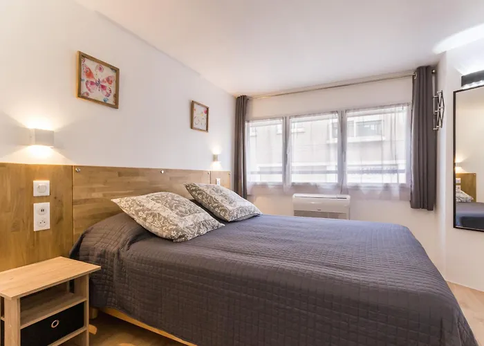 Maison De Ville A St Nazaire, Pres Du Front De Mer, Climatisee, 3 Chambres Avec Sdb Privatives, Wifi