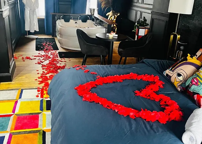 La 104 Picasso Suite tendance dans maison réservée aux hôtes