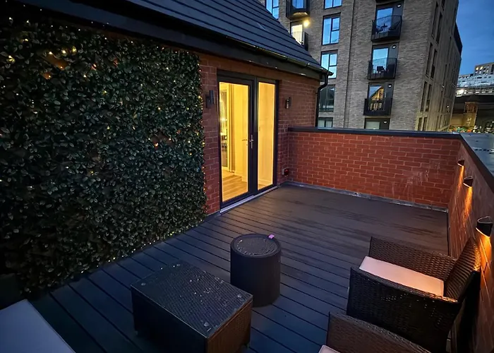 Orion - Luxury 4 Bedroom City Centre Townhouse