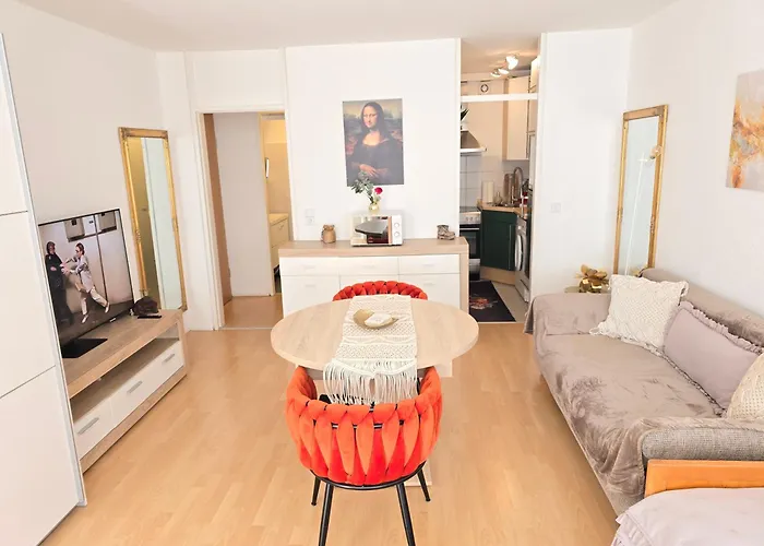 Apartments Bei Augsburger Platz 1X Nr 5 - Studio Apartment Mit Balkon Und Parkplatz In Freiligrathstrasse Und Apartment Ohne Balkon Und Parkplatz Nr 5 B In Obere Waiblinger Strasse