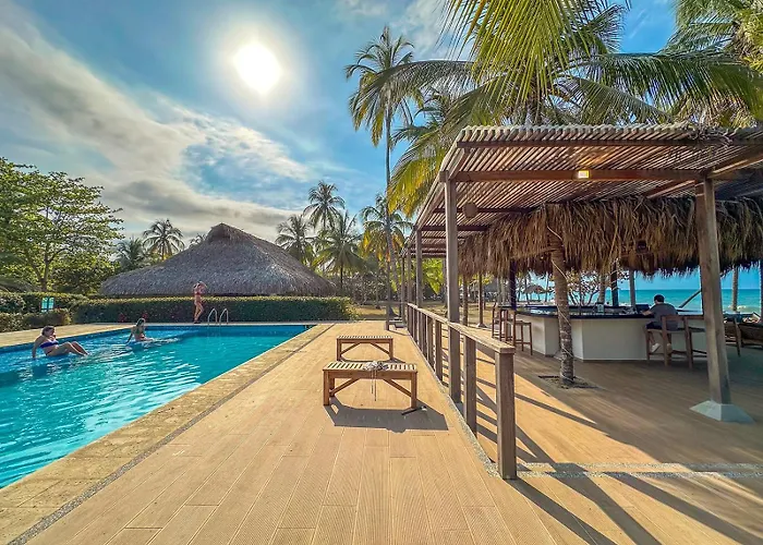 Huku Beach Hostel Palomino