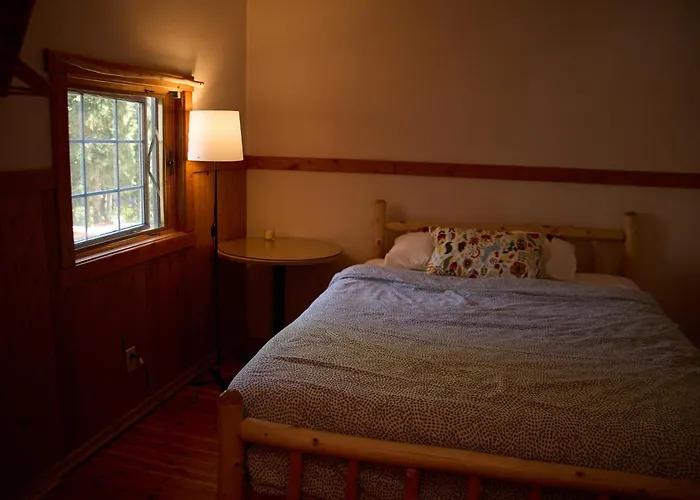 Rustic Beaverfoot Lodge Room N4