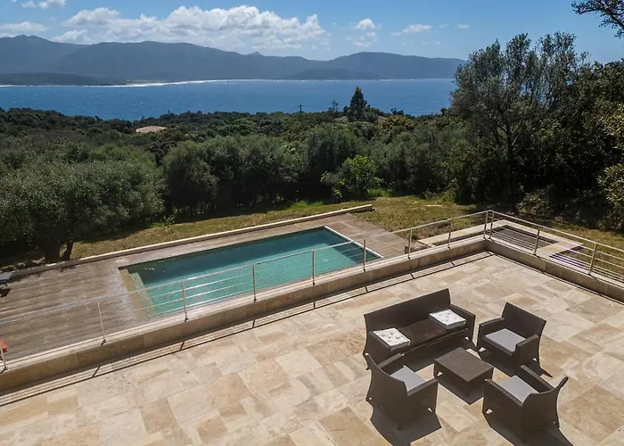 Family Villa With Pool And Sublime Sea View