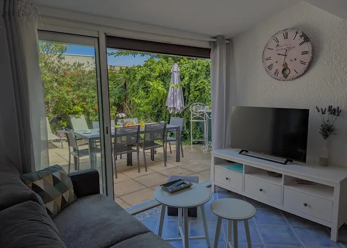 Sol-Y-Days Grau Village: Charming 3-Bedroom Holiday Home with Outdoor Space