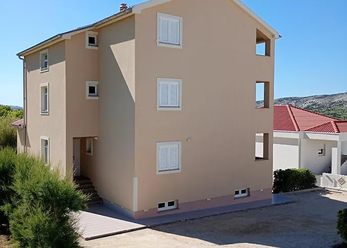 Family Apartments House Damir