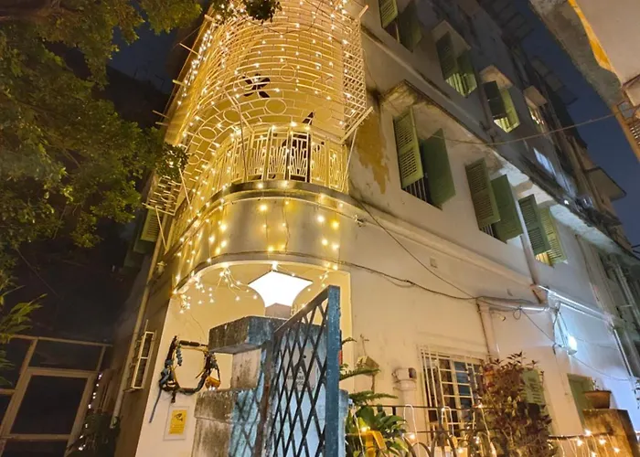 The Turquoise Letterbox - Central Calcutta