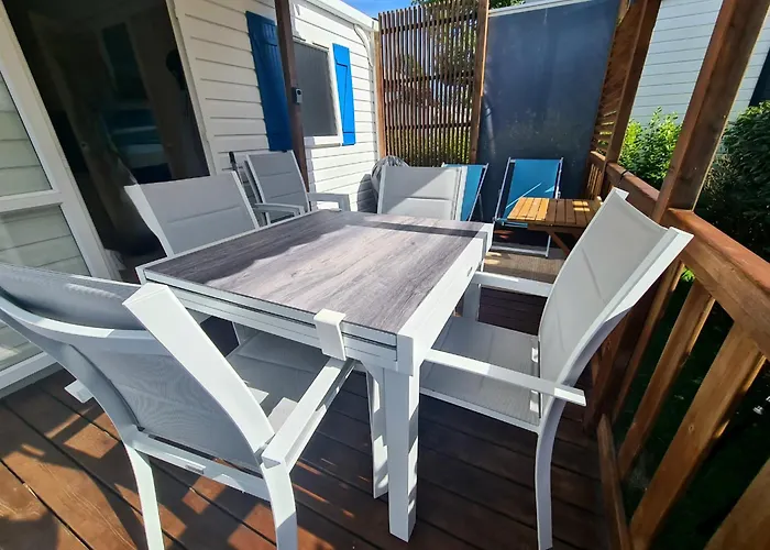 Mobil Home Beg Meil 300M Plage Avec Piscine Partagee, Terrasse Privee Et Wi-Fi